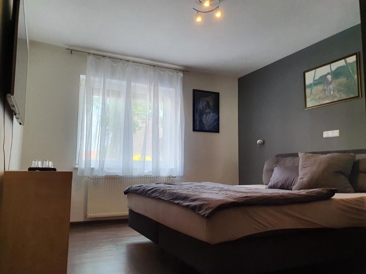 Schlafzimmer, Ruhige Lage In Meppen --- Check-In Mit Schluesselkasten Exterior photo